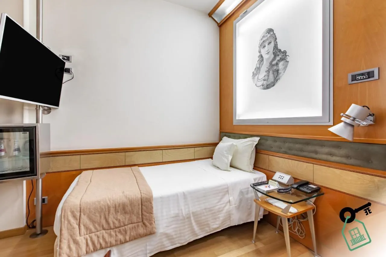 Hotel Rooms Milano 0*, ميلان